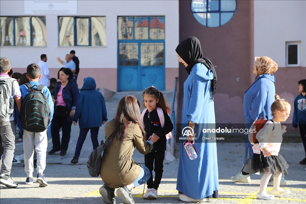 Kars'ta yeni eğitim öğretim yılı başladı