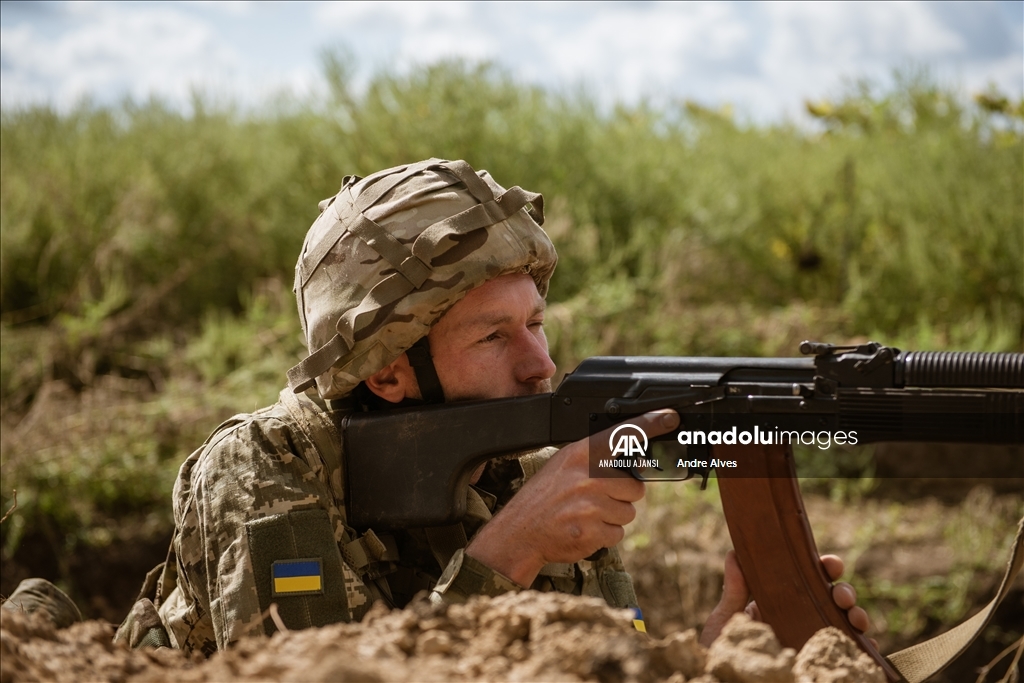 62. Ukrayna Bölgesel Savunma taburu askerleri Zaporijya Oblastı'nda askeri eğitimlerini sürdürüyor