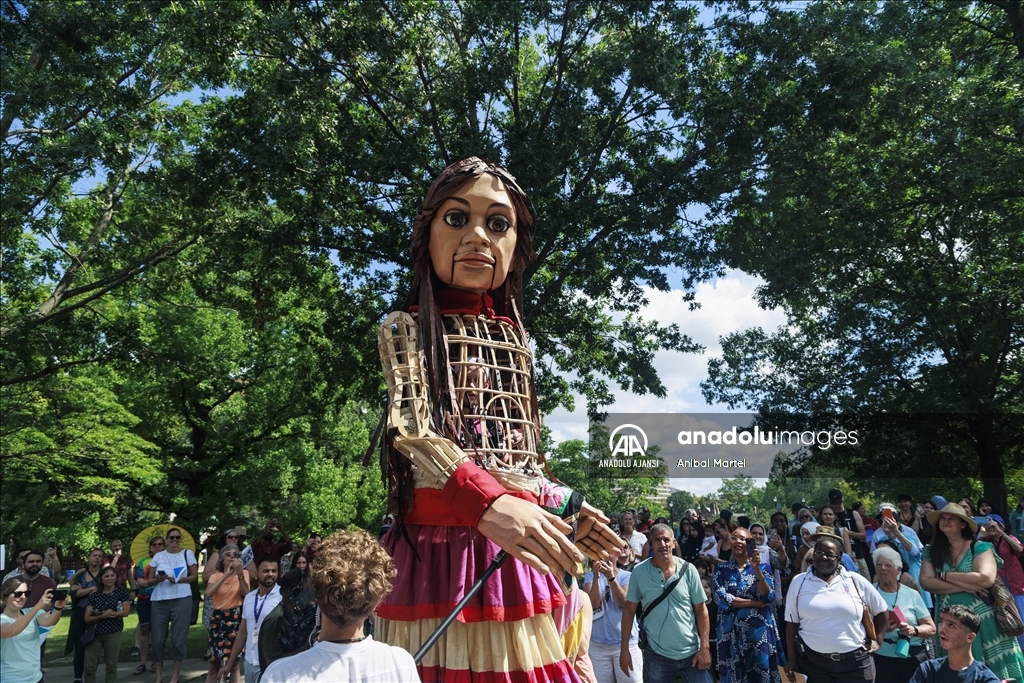 Suriyeli çocukların simgesi 3,5 metrelik "Küçük Emel" Connecticut'da