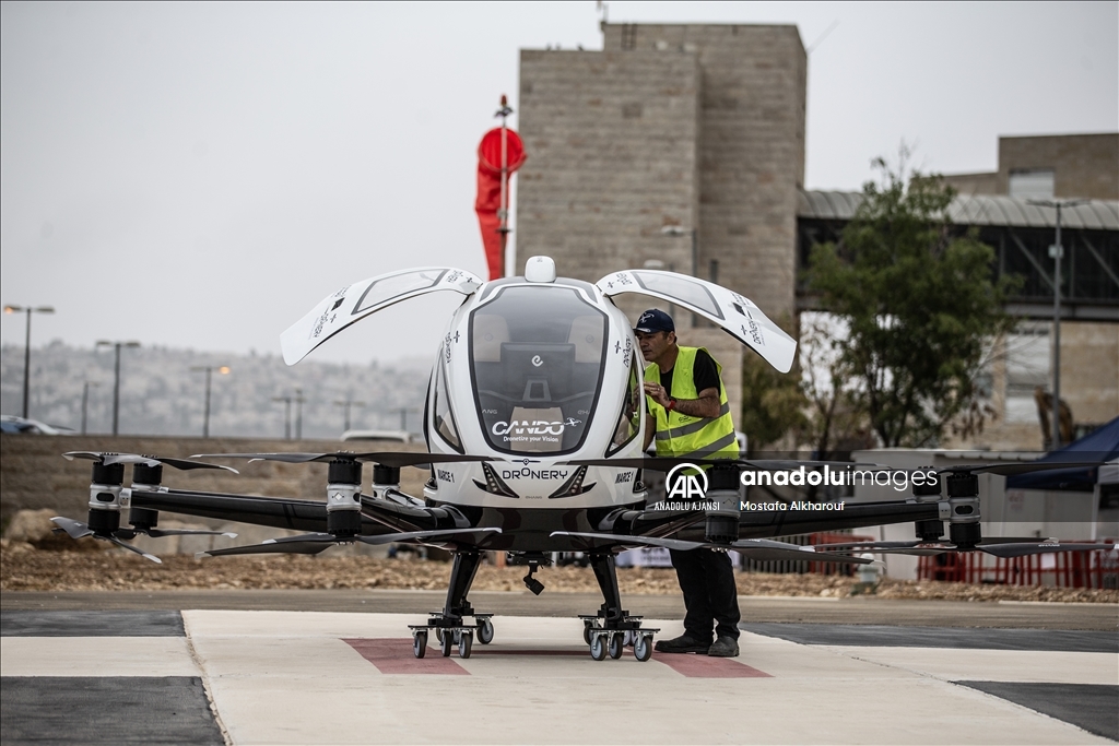 İsrail'de trafik sıkışıklığına çözüm getirmek amacıyla geliştirilen taksi dron test edildi