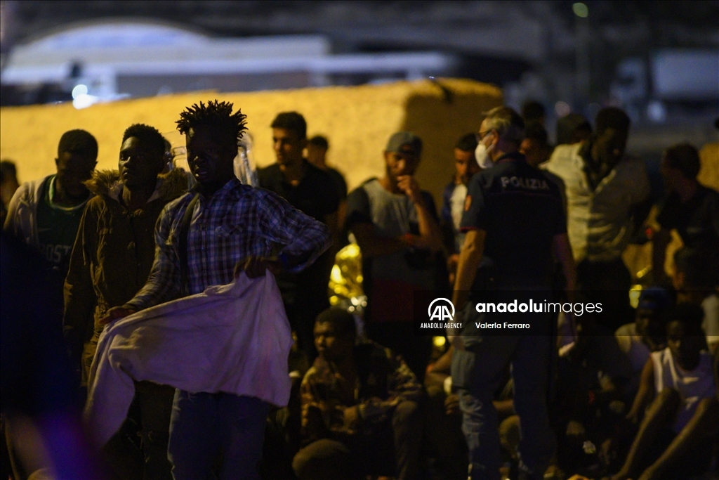 L'état d'urgence est déclaré sur l'île de Lampedusa, submergée par les arrivées de migrants clandestins