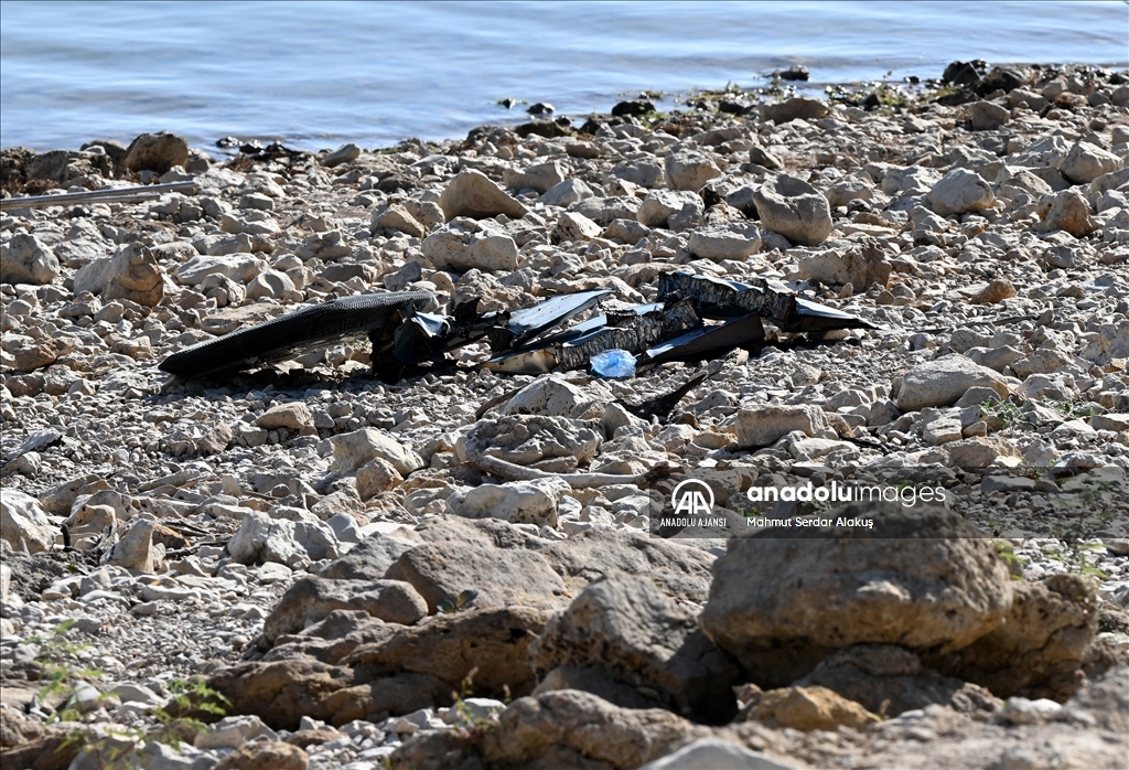 İzmir'de orman yangınına müdahale ederken düşen helikopteri arama çalışmaları sürüyor