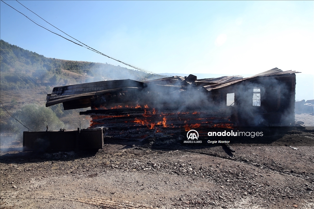 Kastamonu'da çıkan yangında 10 ev yandı