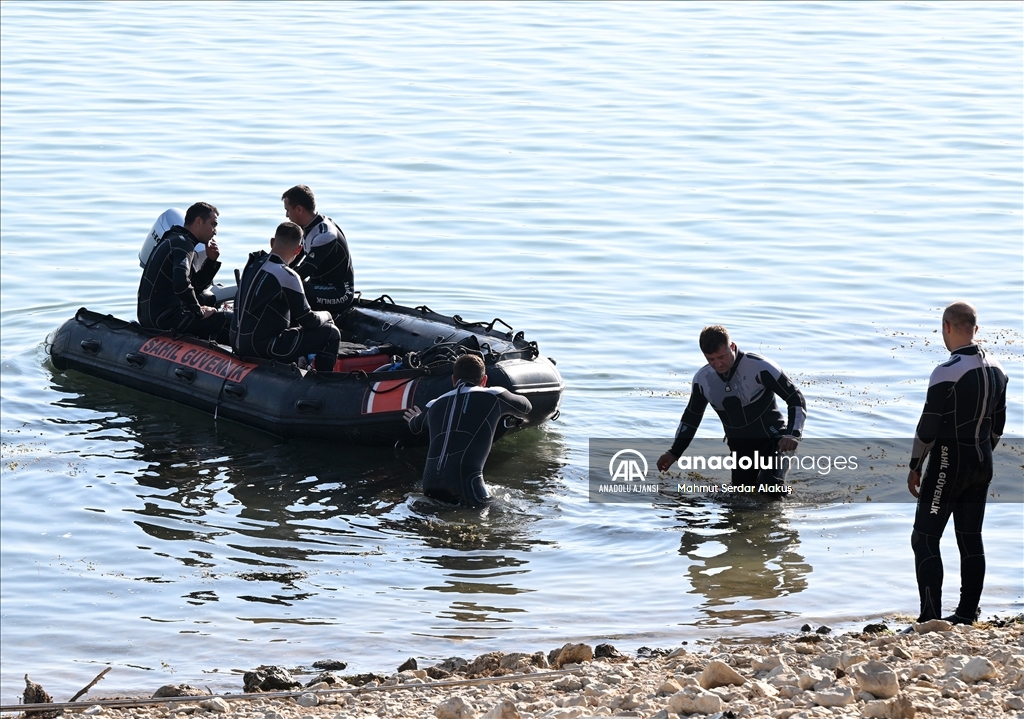 İzmir'de orman yangınına müdahale ederken düşen helikopteri arama çalışmaları sürüyor