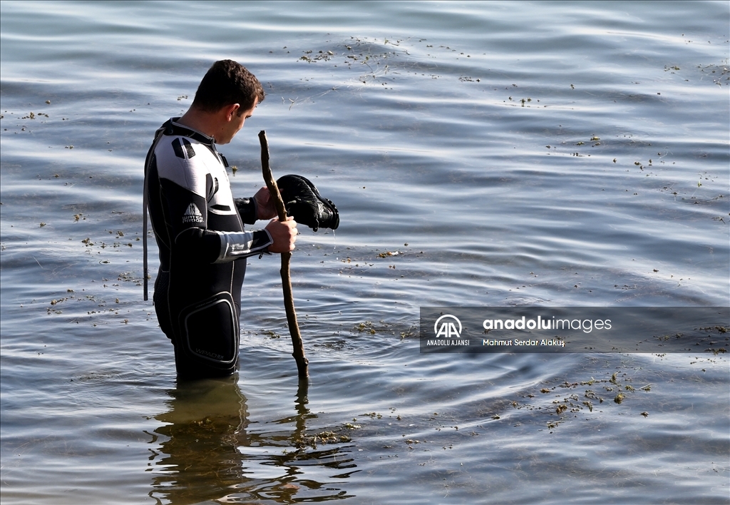 İzmir'de orman yangınına müdahale ederken düşen helikopteri arama çalışmaları sürüyor