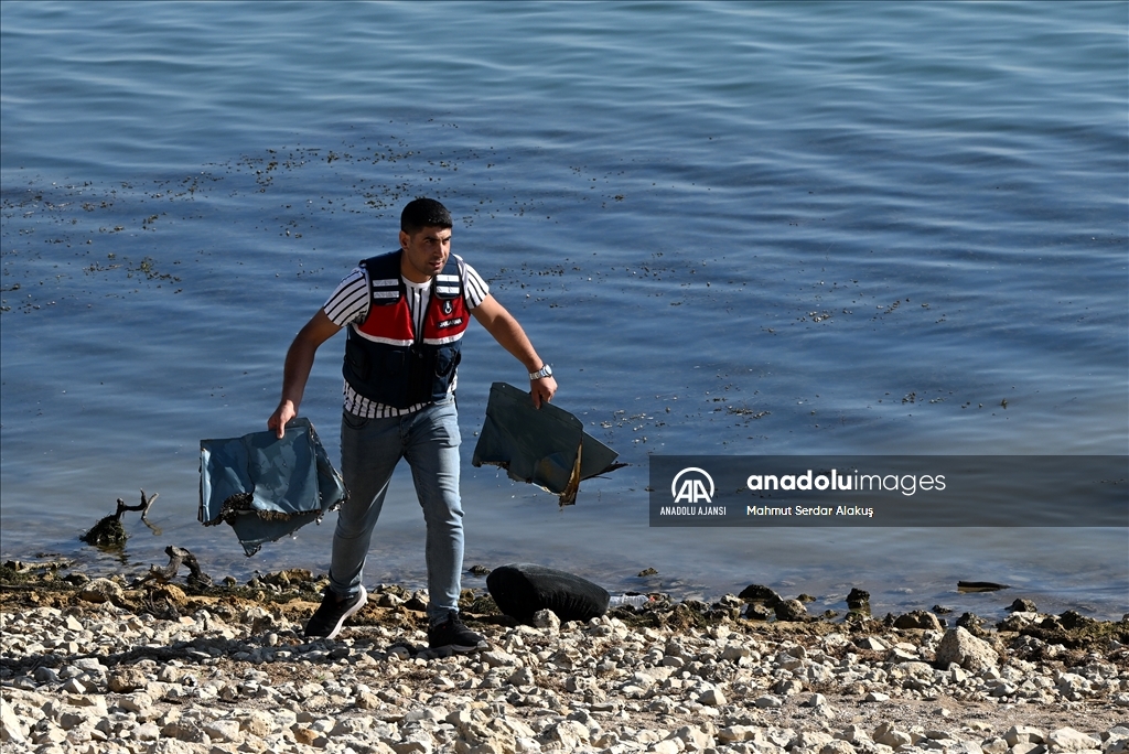 İzmir'de orman yangınına müdahale ederken düşen helikopteri arama çalışmaları sürüyor