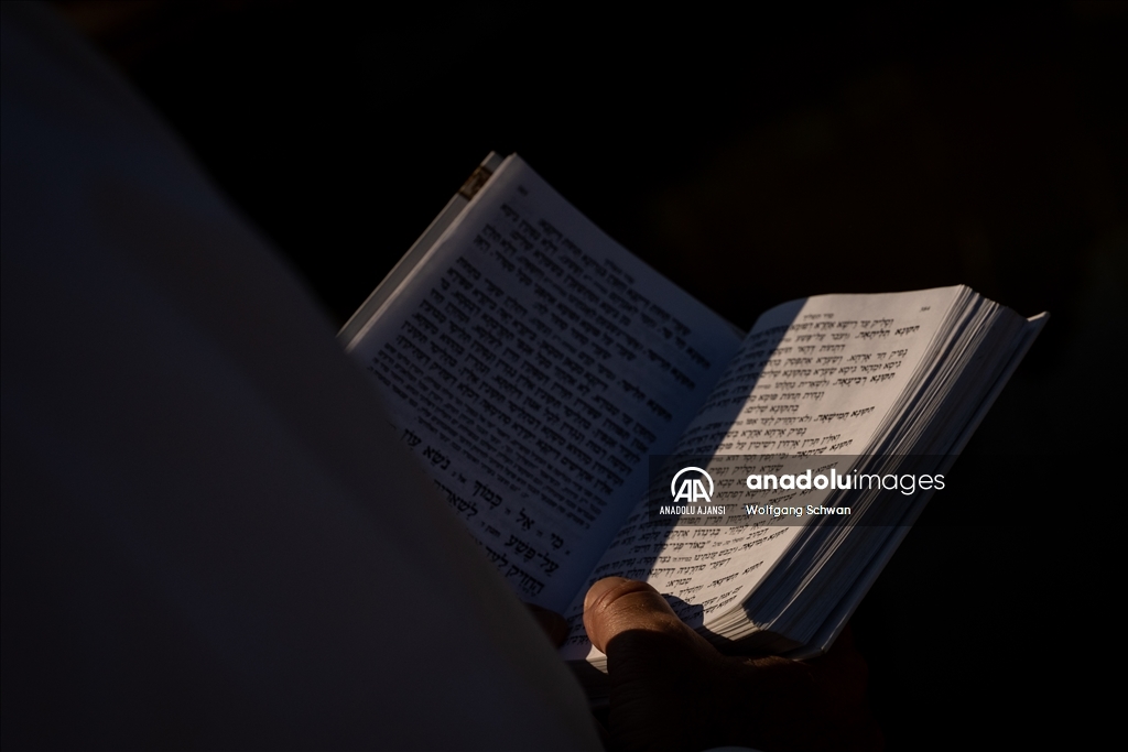 Yahudilerin Roş Aşana Bayramı kutlamaları Ukrayna'nın Uman kentinde devam ediyor