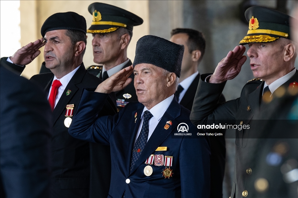 Türkiye Muharip Gaziler Derneği'nden "Gaziler Günü"nde Anıtkabir'e ziyaret