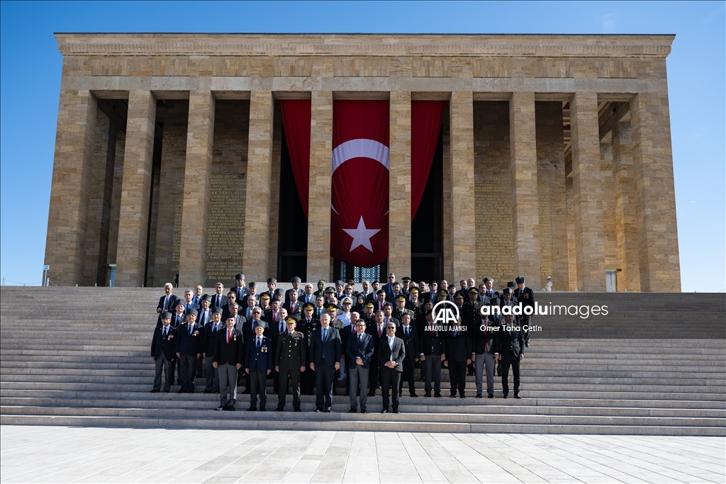 Türkiye Muharip Gaziler Derneği'nden "Gaziler Günü"nde Anıtkabir'e ziyaret