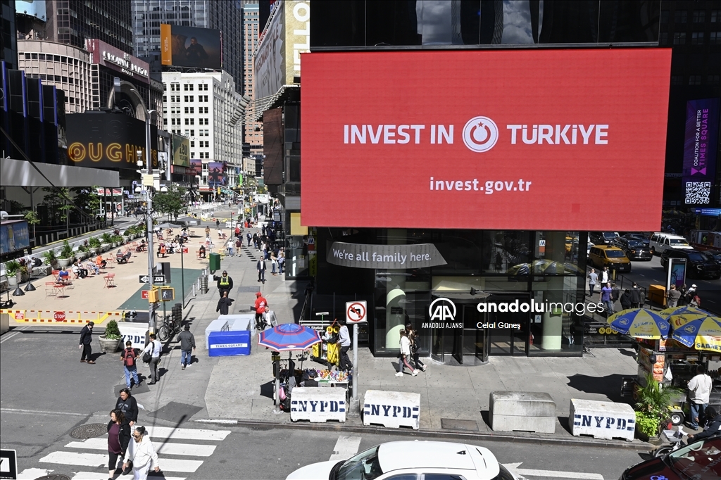 Times Meydanı'ndaki dijital panolarda "Invest in Türkiye" mesajı yayımlandı