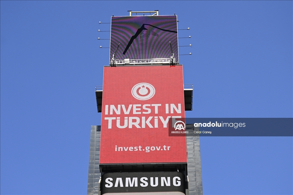 Times Meydanı'ndaki dijital panolarda "Invest in Türkiye" mesajı yayımlandı