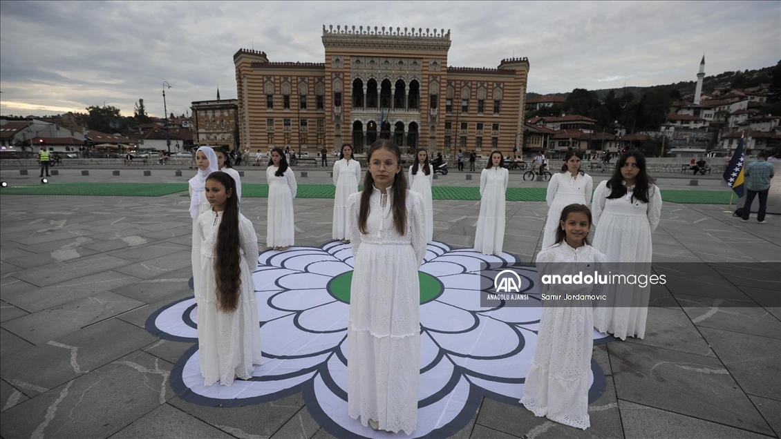 Srebrenitsa soykırımının 28. yılında Saraybosna'da anma etkinliği düzenlendi