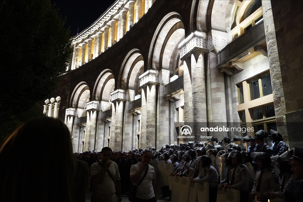 В Ереване полиция задержала участников протестов