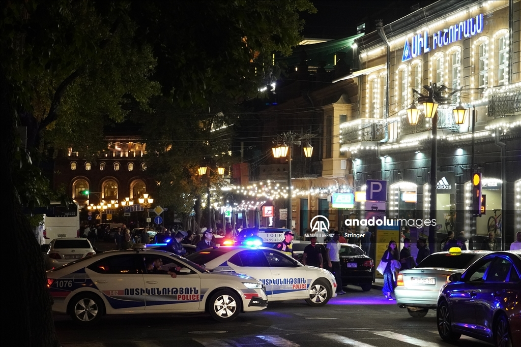 В Ереване полиция задержала участников протестов