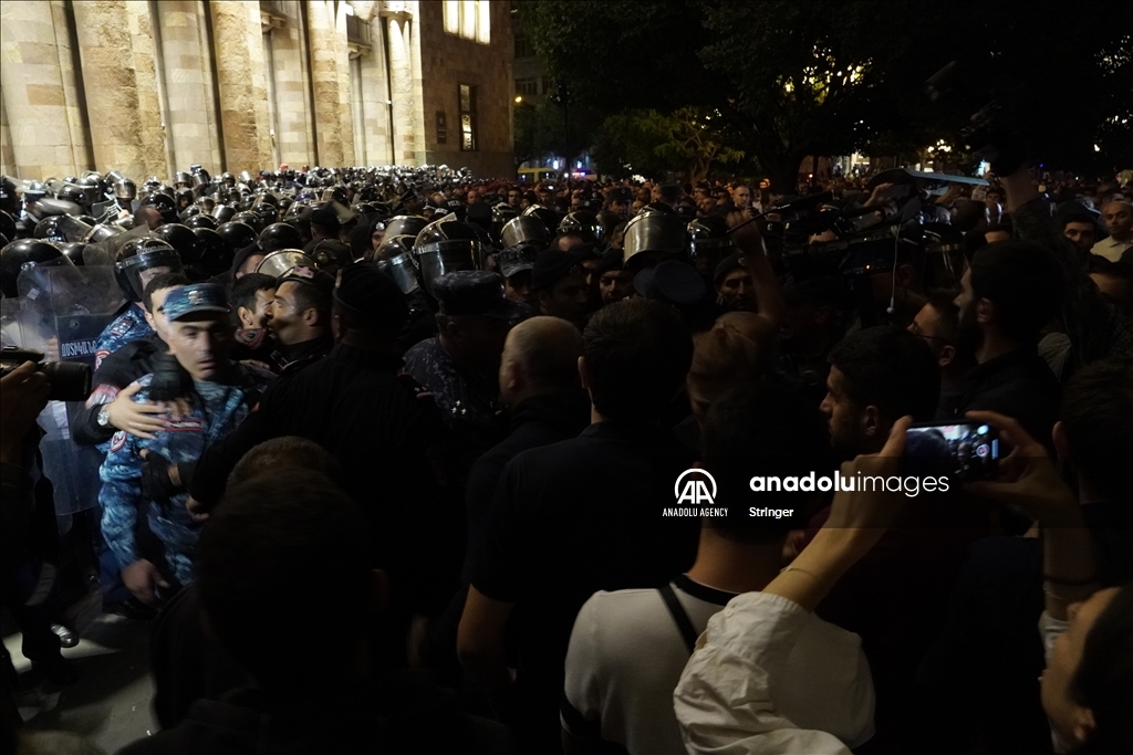В Ереване полиция задержала участников протестов
