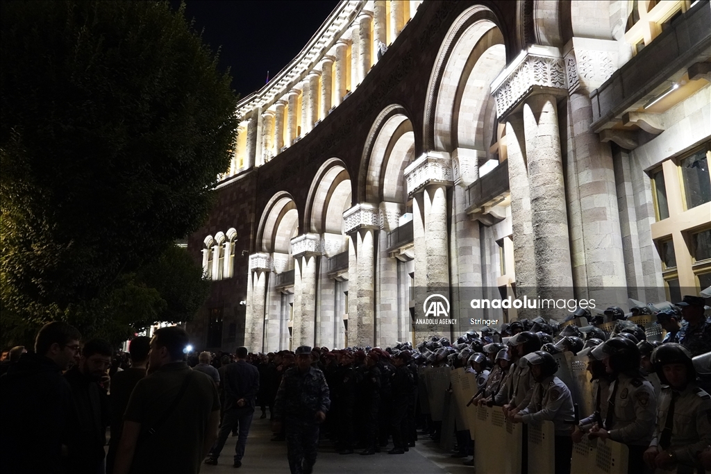 В Ереване полиция задержала участников протестов