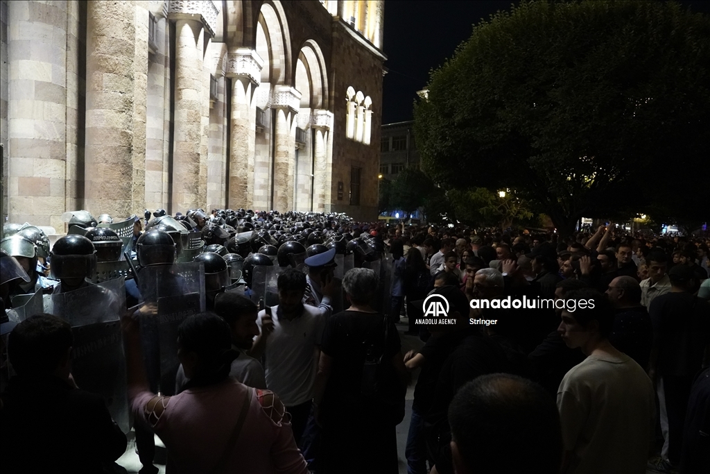 В Ереване полиция задержала участников протестов