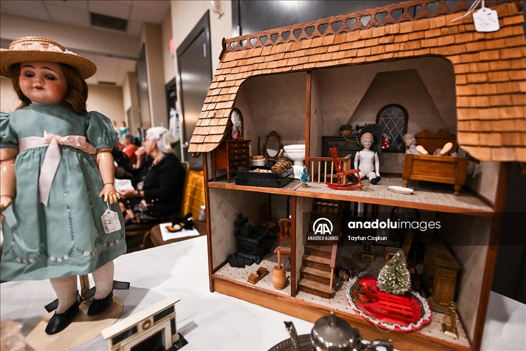 Antika bebekler Dünya Oyuncak Bebek Gününde sergilendi