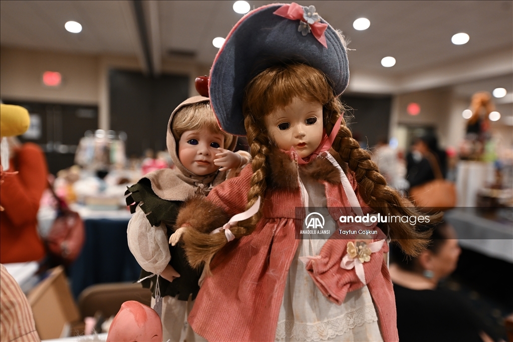 Antika bebekler Dünya Oyuncak Bebek Gününde sergilendi