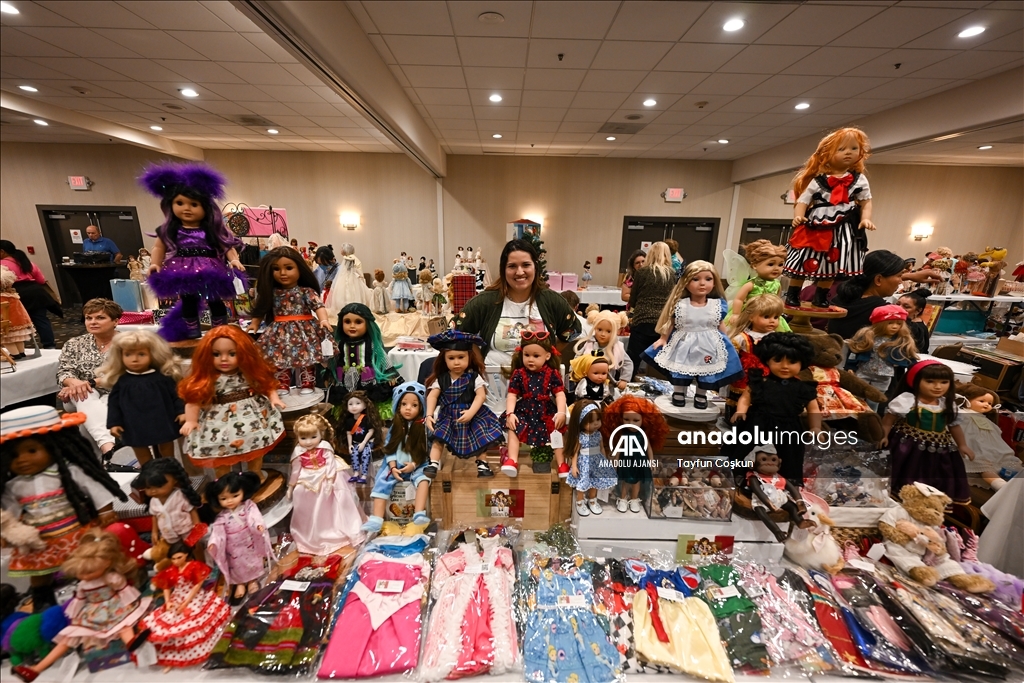 Antika bebekler Dünya Oyuncak Bebek Gününde sergilendi