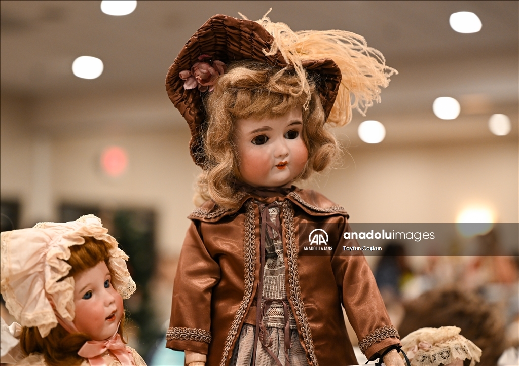 Antika bebekler Dünya Oyuncak Bebek Gününde sergilendi