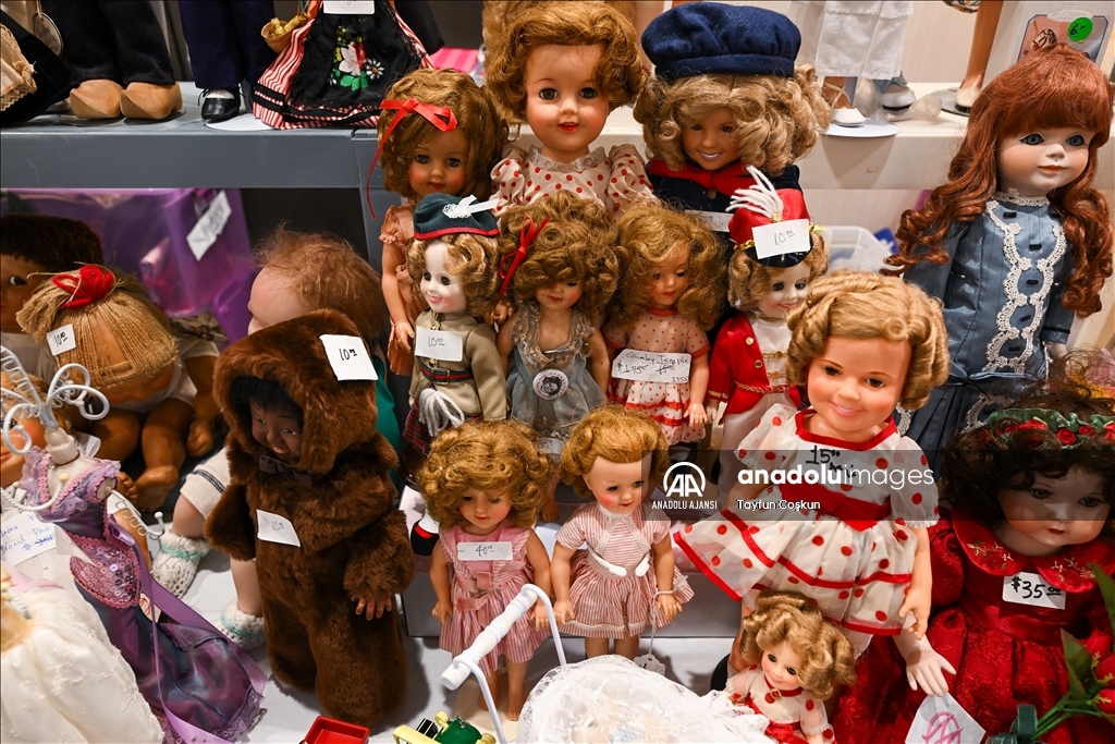 Antika bebekler Dünya Oyuncak Bebek Gününde sergilendi