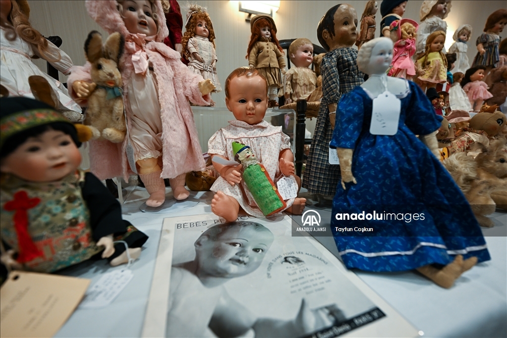 Antika bebekler Dünya Oyuncak Bebek Gününde sergilendi