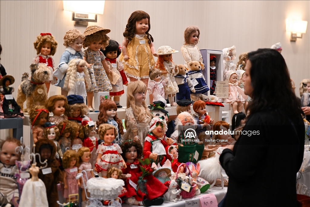 Antika bebekler Dünya Oyuncak Bebek Gününde sergilendi