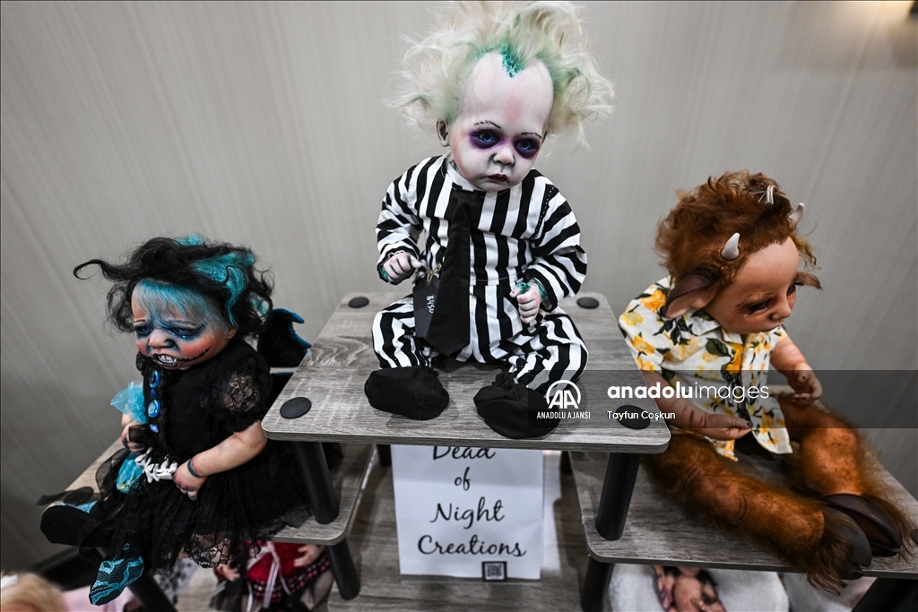 Antika bebekler Dünya Oyuncak Bebek Gününde sergilendi