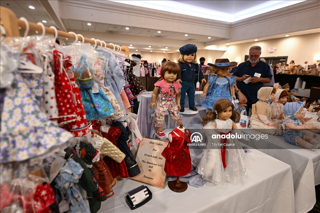 Antika bebekler Dünya Oyuncak Bebek Gününde sergilendi