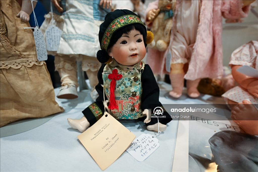 Antika bebekler Dünya Oyuncak Bebek Gününde sergilendi