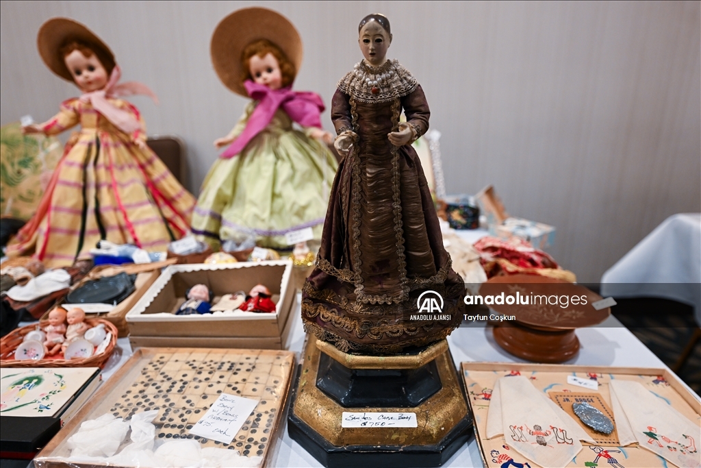 Antika bebekler Dünya Oyuncak Bebek Gününde sergilendi