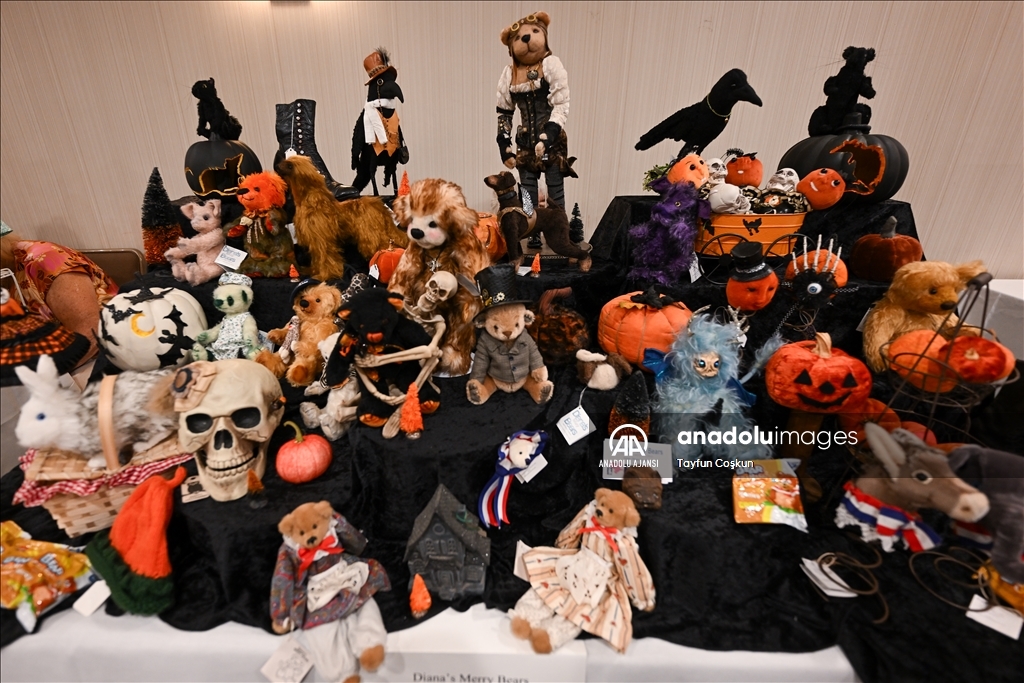 Antika bebekler Dünya Oyuncak Bebek Gününde sergilendi