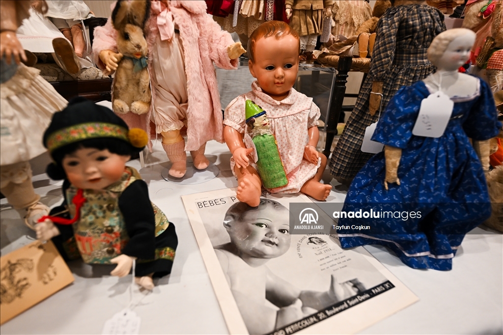 Antika bebekler Dünya Oyuncak Bebek Gününde sergilendi