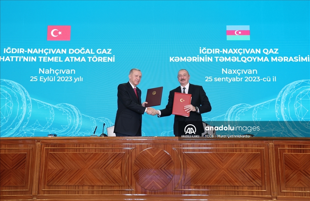 Cumhurbaşkanı Erdoğan ile Aliyev, Iğdır-Nahçıvan Doğal Gaz Boru Hattı'nın temel atma törenine katıldı