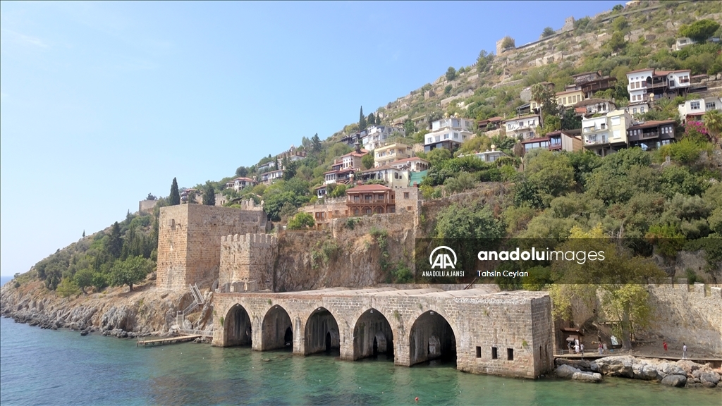 Tarihi ve doğal güzellikleriyle tanınan Alanya dalış turizmiyle de öne çıkıyor