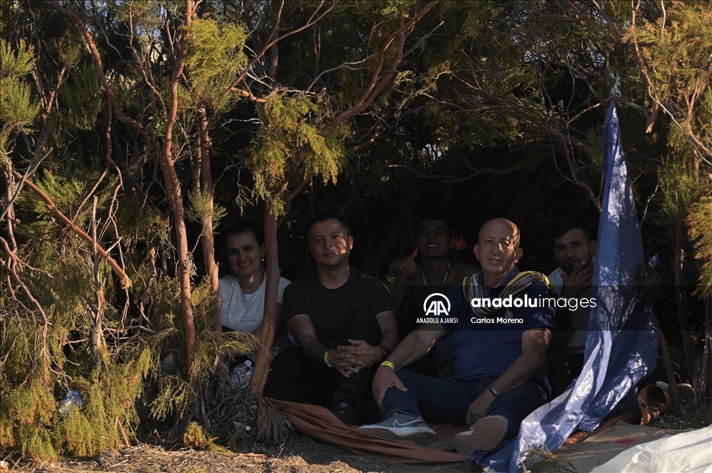 ABD-Meksika sınırını geçen göçmenler sığınma işlemleri için San Diego'da bekleyişini sürdürüyor