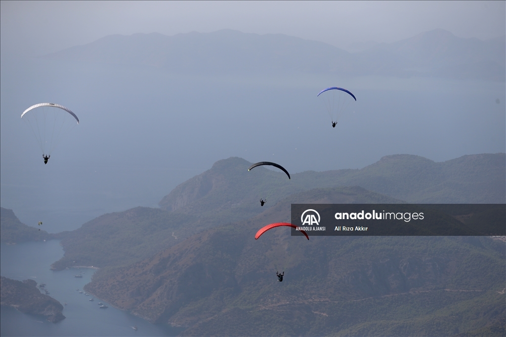 Fethiye'de düzenlenen Yamaç Paraşütü Dünya Akro Kupası Süper Finali sürüyor