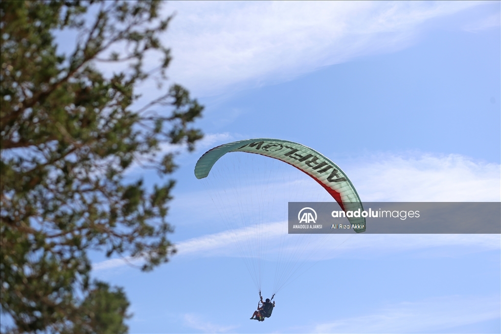Fethiye'de düzenlenen Yamaç Paraşütü Dünya Akro Kupası Süper Finali sürüyor