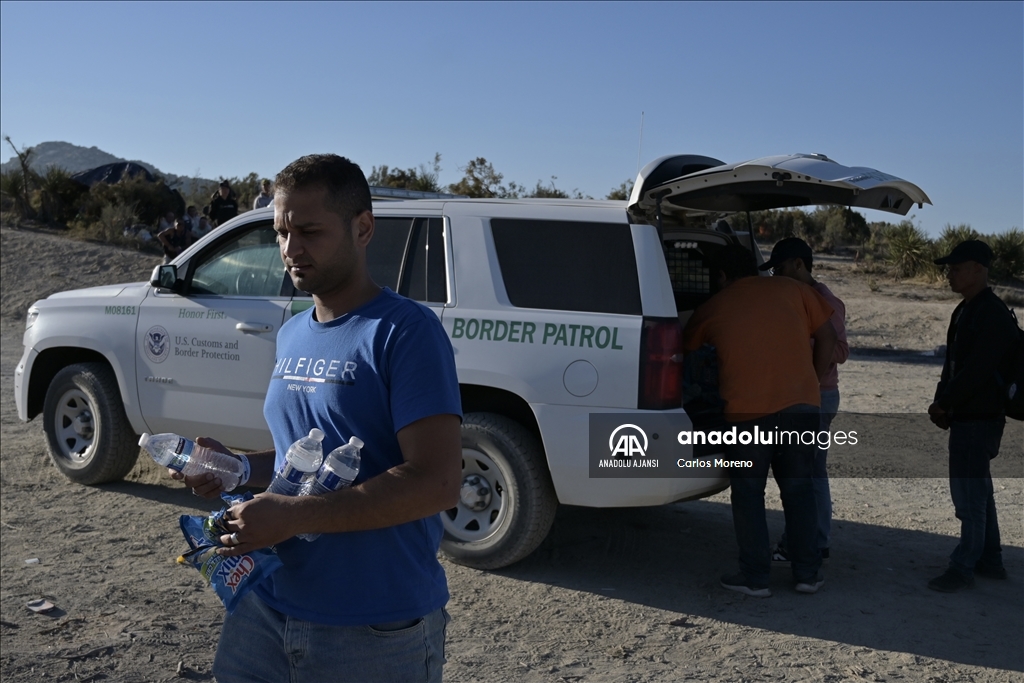 ABD-Meksika sınırını geçen göçmenler sığınma işlemleri için San Diego'da bekleyişini sürdürüyor