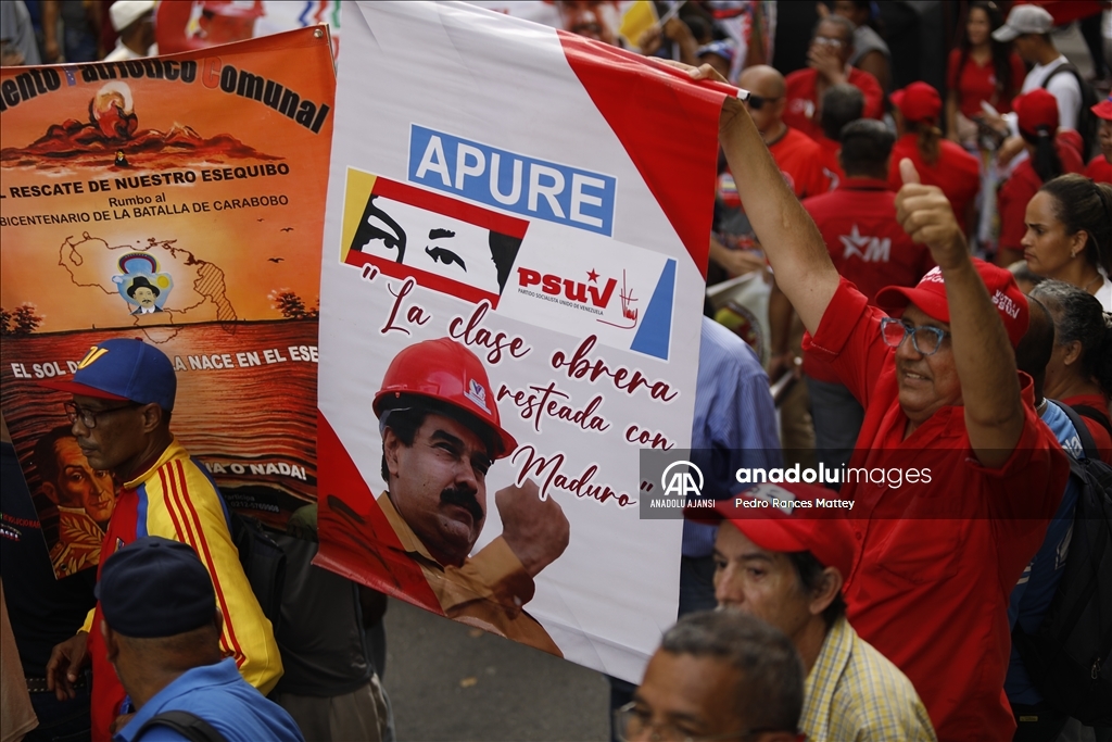 Venezuela'da halk ABD'nin uyguladığı ekonomik yaptırımlara karşı yürüyüş düzenledi
