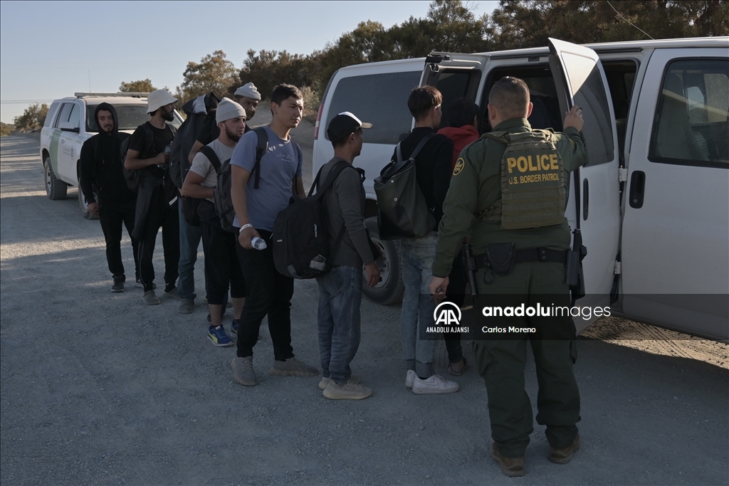 ABD-Meksika sınırını geçen göçmenler sığınma işlemleri için San Diego'da bekleyişini sürdürüyor