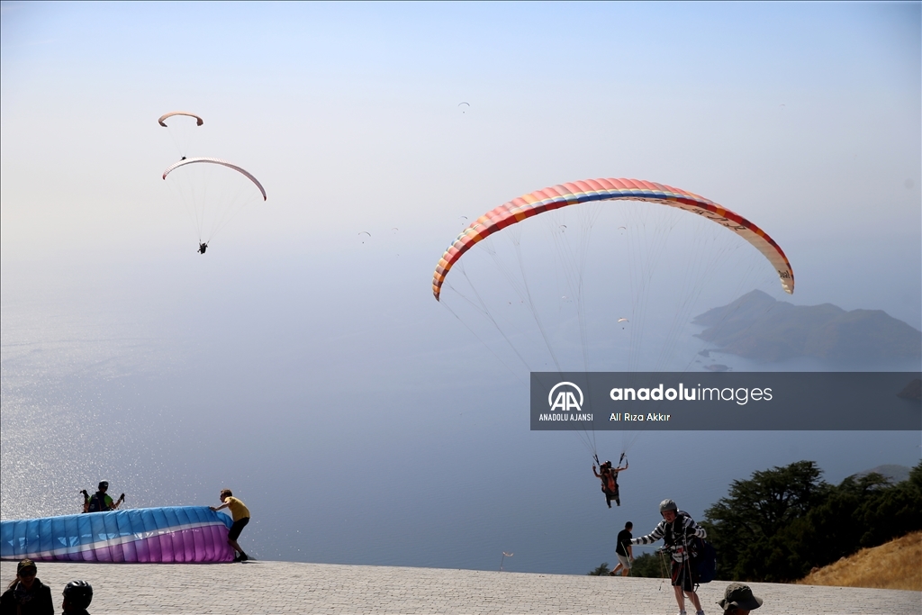 Fethiye'de düzenlenen Yamaç Paraşütü Dünya Akro Kupası Süper Finali sürüyor
