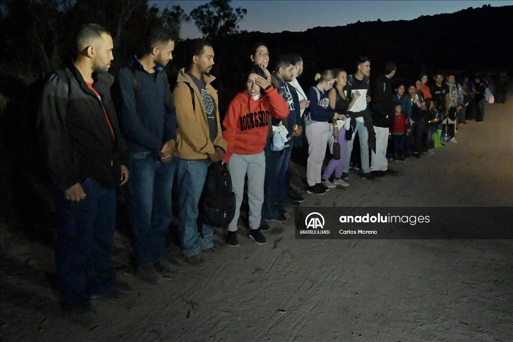 ABD-Meksika sınırını geçen göçmenler sığınma işlemleri için San Diego'da bekleyişini sürdürüyor