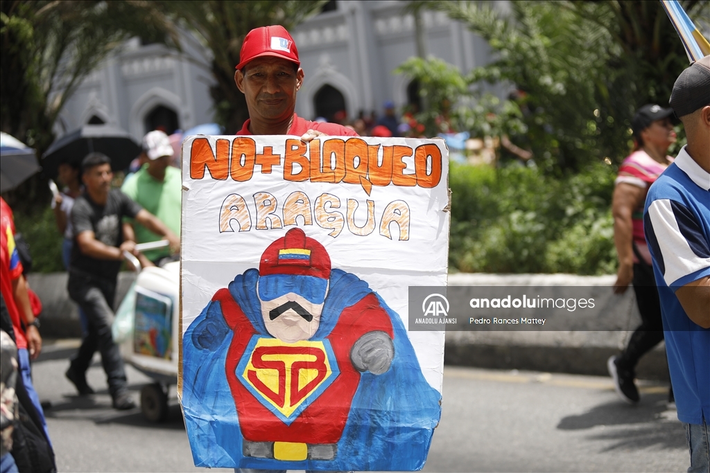 Venezuela'da halk ABD'nin uyguladığı ekonomik yaptırımlara karşı yürüyüş düzenledi