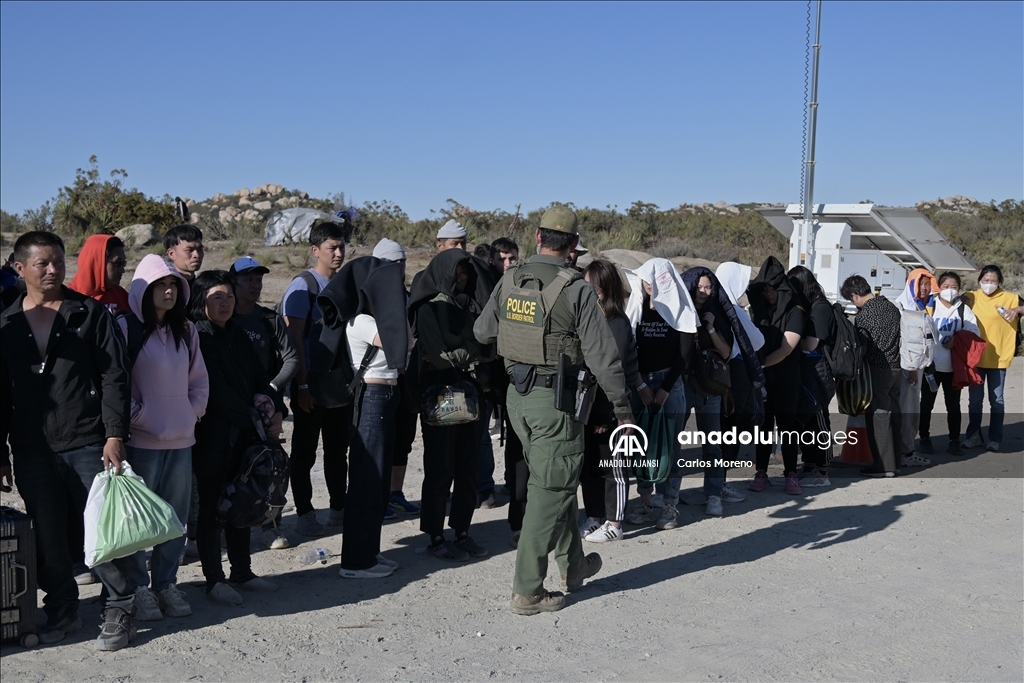 ABD-Meksika sınırını geçen göçmenler sığınma işlemleri için San Diego'da bekleyişini sürdürüyor