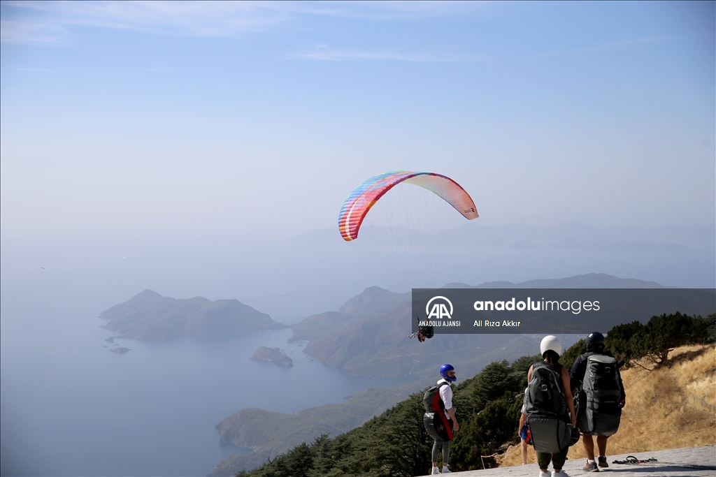 Fethiye'de düzenlenen Yamaç Paraşütü Dünya Akro Kupası Süper Finali sürüyor