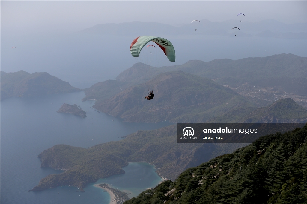 Fethiye'de düzenlenen Yamaç Paraşütü Dünya Akro Kupası Süper Finali sürüyor