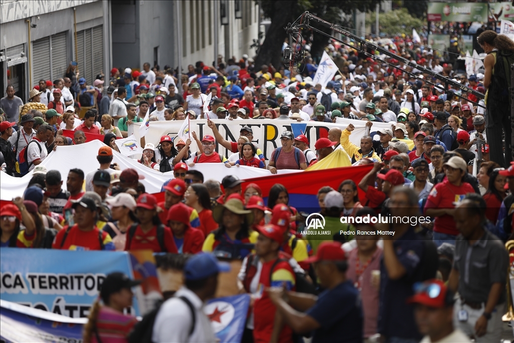 Venezuela'da halk ABD'nin uyguladığı ekonomik yaptırımlara karşı yürüyüş düzenledi