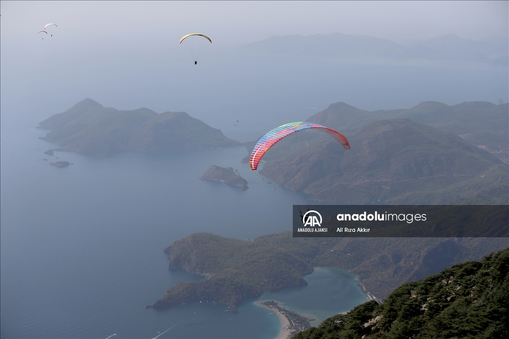 Fethiye'de düzenlenen Yamaç Paraşütü Dünya Akro Kupası Süper Finali sürüyor